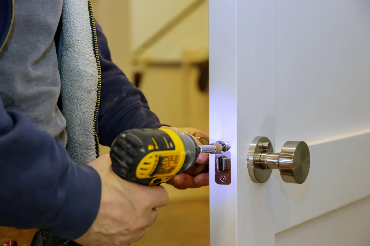 Remplacement d'un cylindre de serrure sur une porte à Massy (91300)